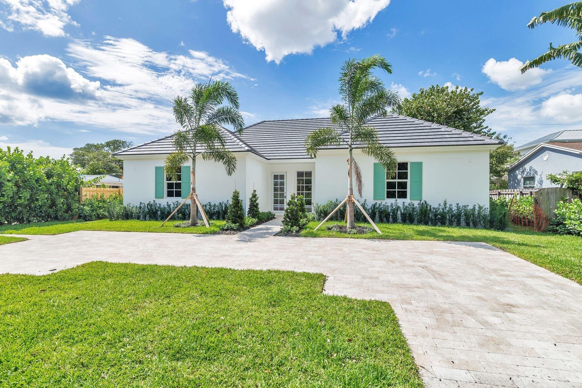 36. Single Family Homes for Sale at South End, West Palm Beach, FL 33405