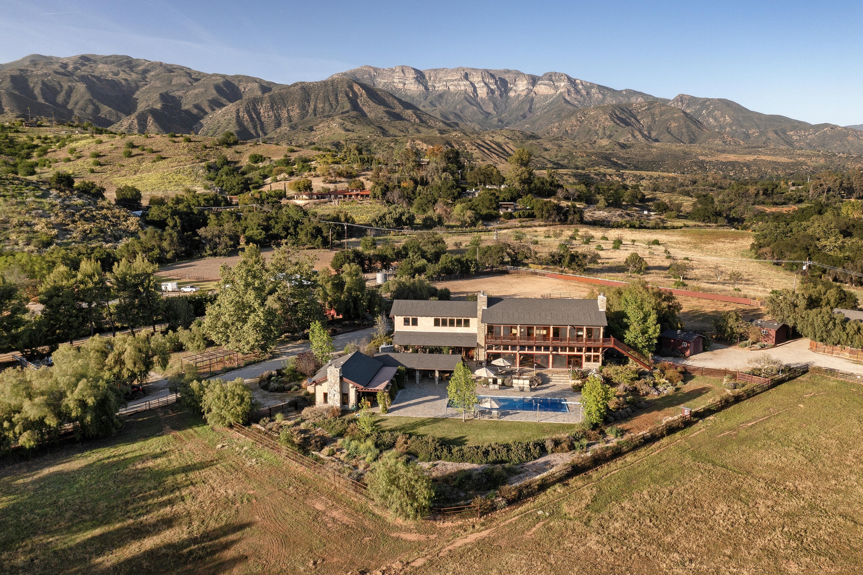 18. Single Family Homes for Sale at Ojai, CA 93023