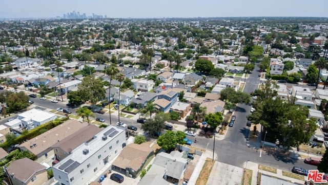 39. Single Family Homes por un Venta en West Adams, Los Angeles, CA 90016