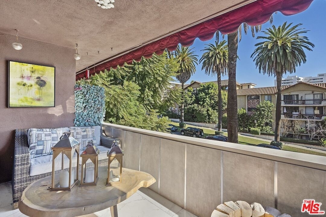 16. Condominiums for Sale at 1745 Camino Palmero St, 439 Nichols Canyon, Los Angeles, CA 90046