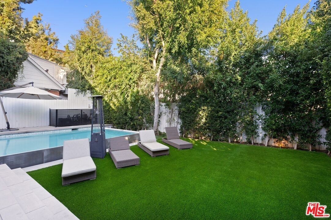 24. Single Family Homes for Sale at Nichols Canyon, Los Angeles, CA 90046