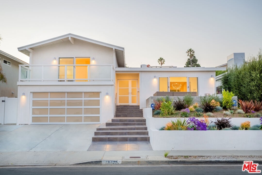 Single Family Home for Sale at Malibu, CA 90265