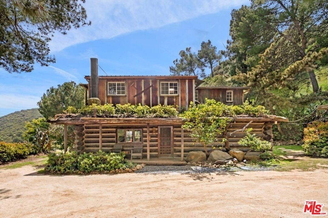 Single Family Home for Sale at Malibu, CA 90265