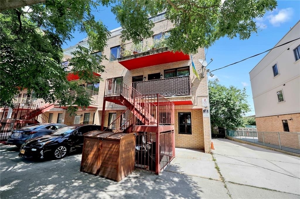 16. Single Family Homes for Sale at 2547 W 15th Street, 1H1 Gravesend, Brooklyn, NY 11214