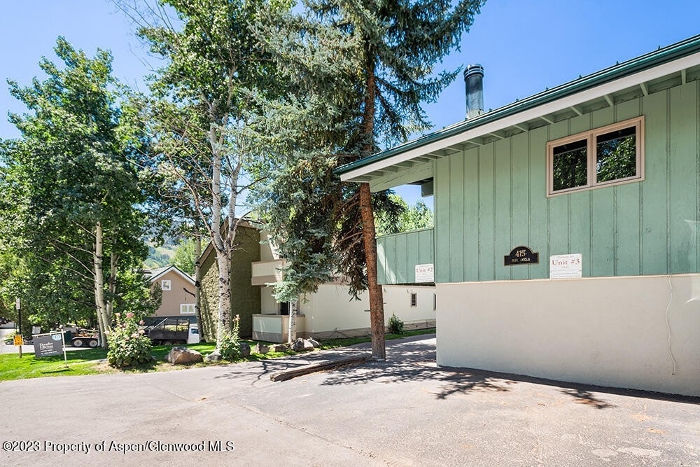 17. Single Family Townhouse for Sale at 415 Park Circle, 5 Centennial, Aspen, CO 81611