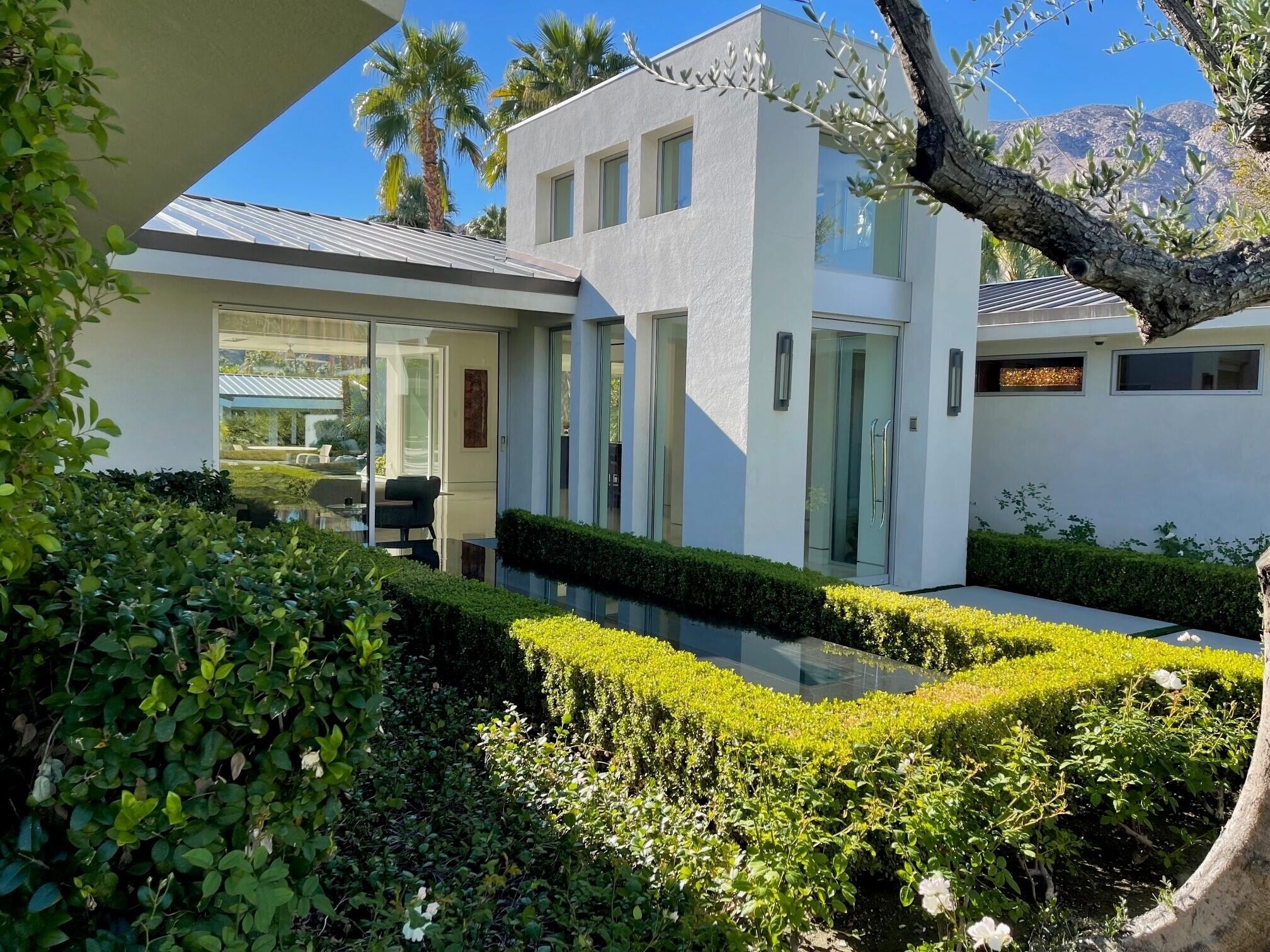 16. Single Family Homes for Sale at Merito Vista, Palm Springs, CA 92262