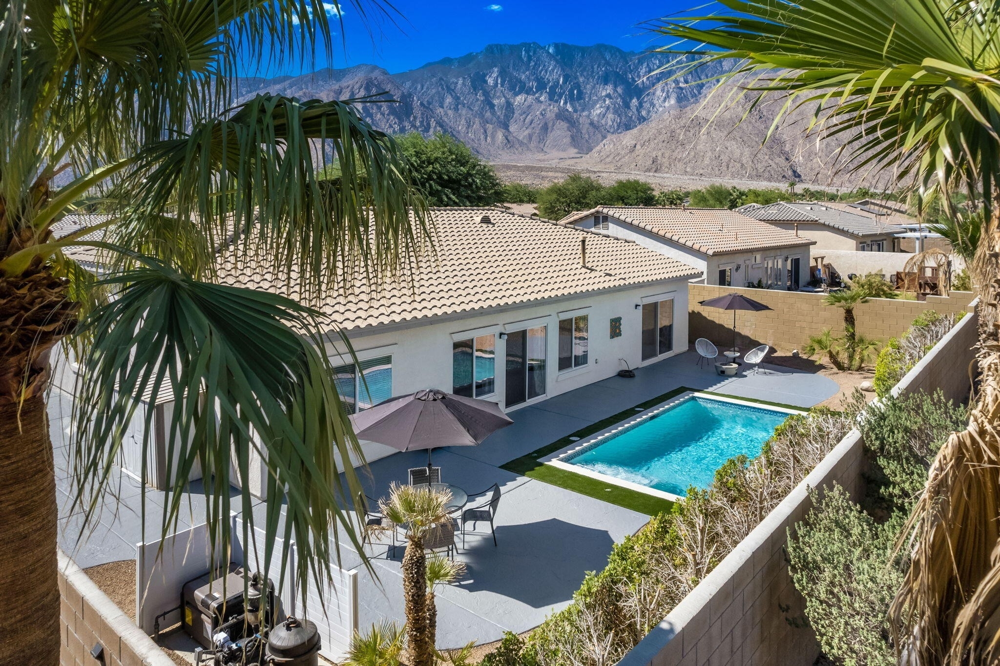 836 Mira Grande Palm Springs, CA 92262