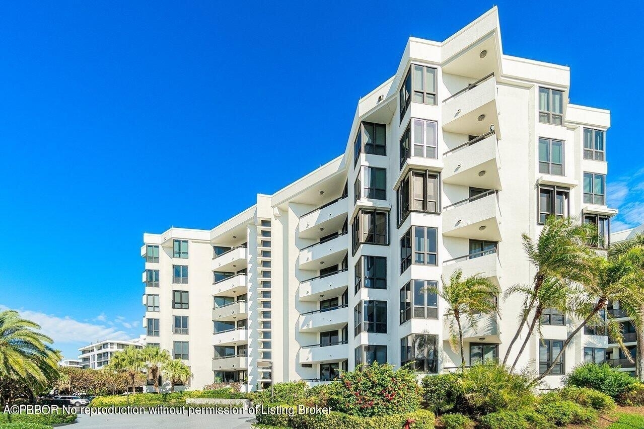 30. Condominiums for Sale at 3120 S Ocean Boulevard, 2102 Palm Beach, FL 33480