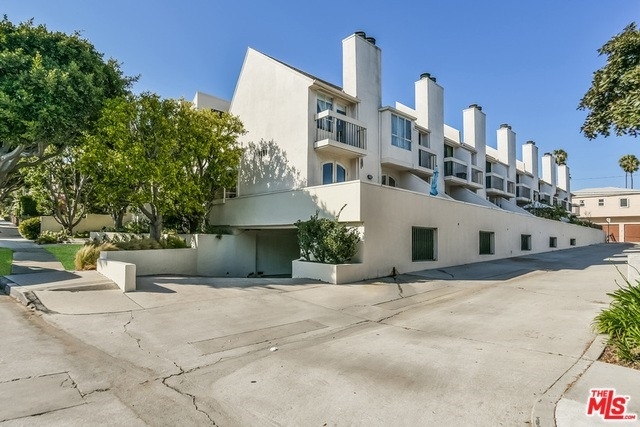29. Condominiums at 1131 20TH St, 1 Santa Monica