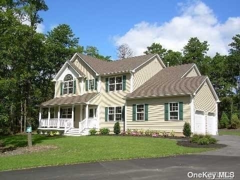 3. Single Family Homes for Sale at Manorville, NY 11949
