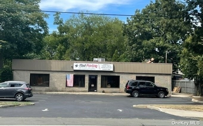 Commercial for Sale at Islip, NY 11751