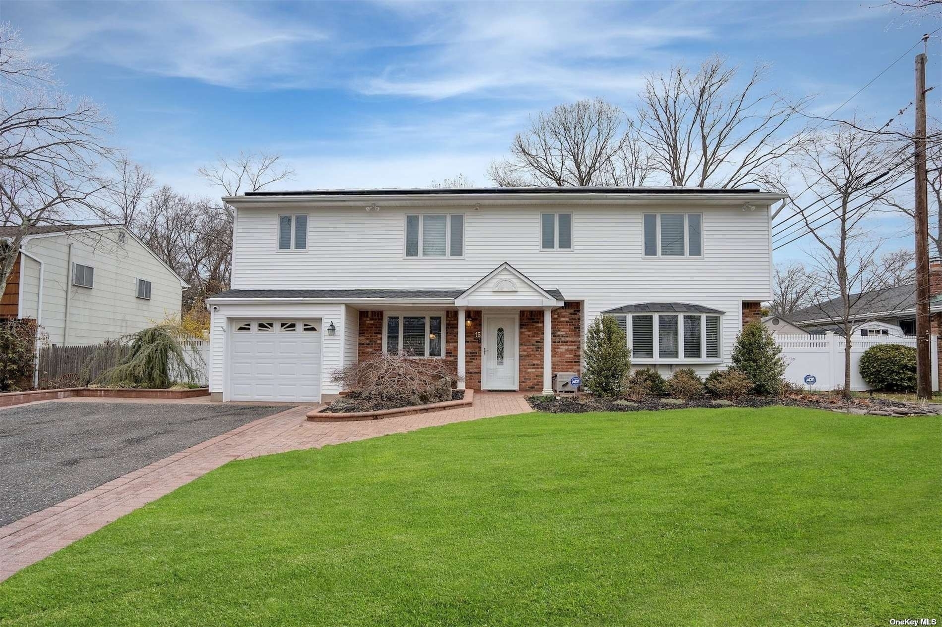 Single Family Home for Sale at Commack, NY 11725
