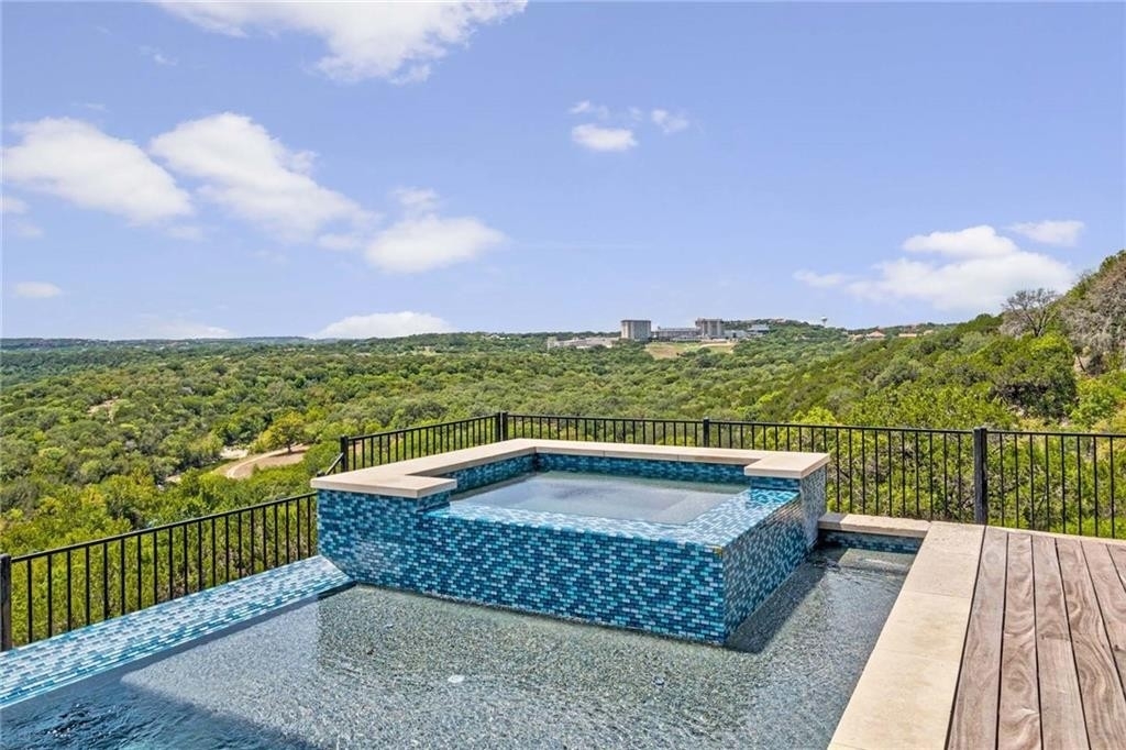 34. Single Family Homes for Sale at Lost Creek, Austin, TX 78746