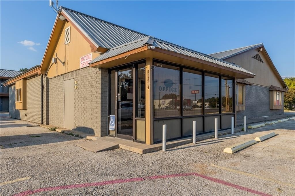 8. Commercial / Office for Sale at Rockdale, TX 76567