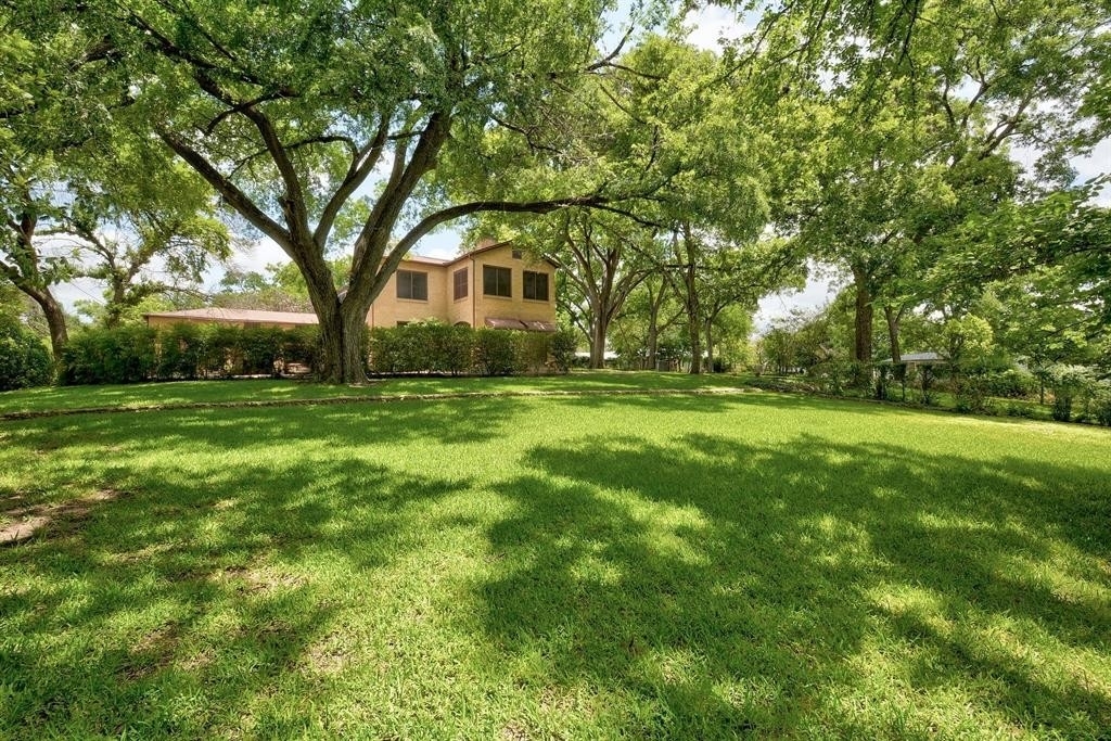18. Single Family Homes for Sale at Tarrytown, Austin, TX 78703