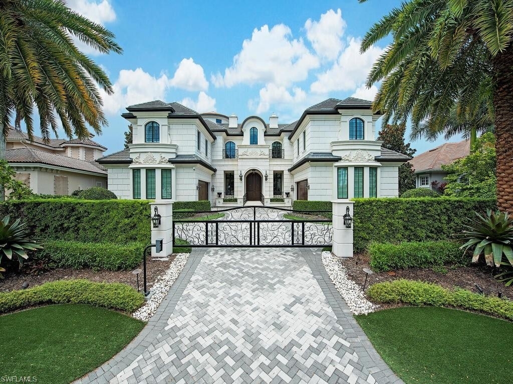 2. Single Family Homes for Sale at Park Shore, Naples, FL 34103