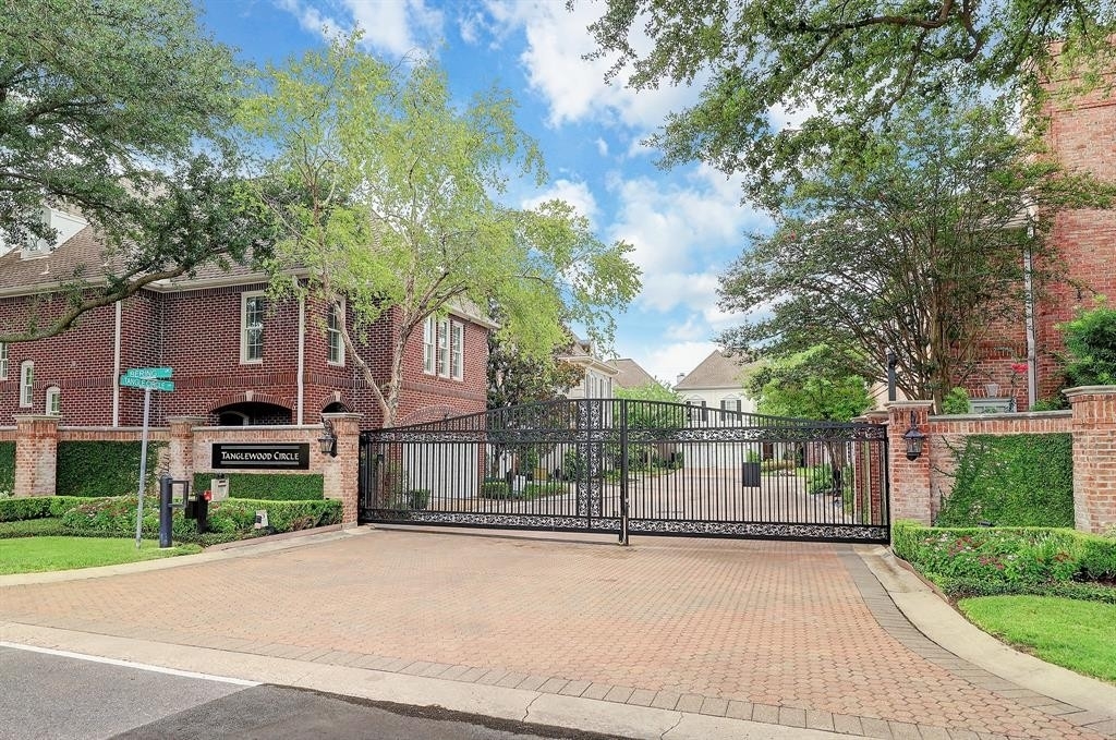 Property at Great Uptown, Houston, TX 77057