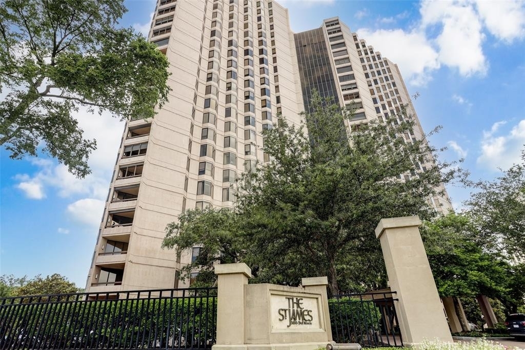 19. Condominiums for Sale at 5555 Del Monte Drive, 1904 Great Uptown, Houston, TX 77056