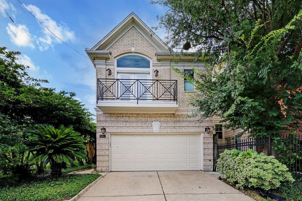 Single Family Home for Sale at South End Villa, Houston, TX 77002