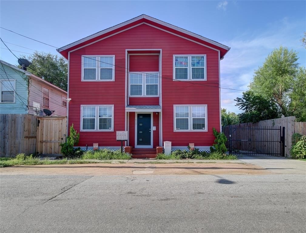 1. Multi Family Townhouse for Sale at 813 Fargo Street, 4 Fairview, Houston, TX 77006