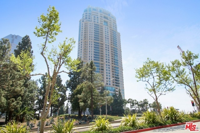2. Condominiums at 1 W CENTURY Dr, 8C Los Angeles