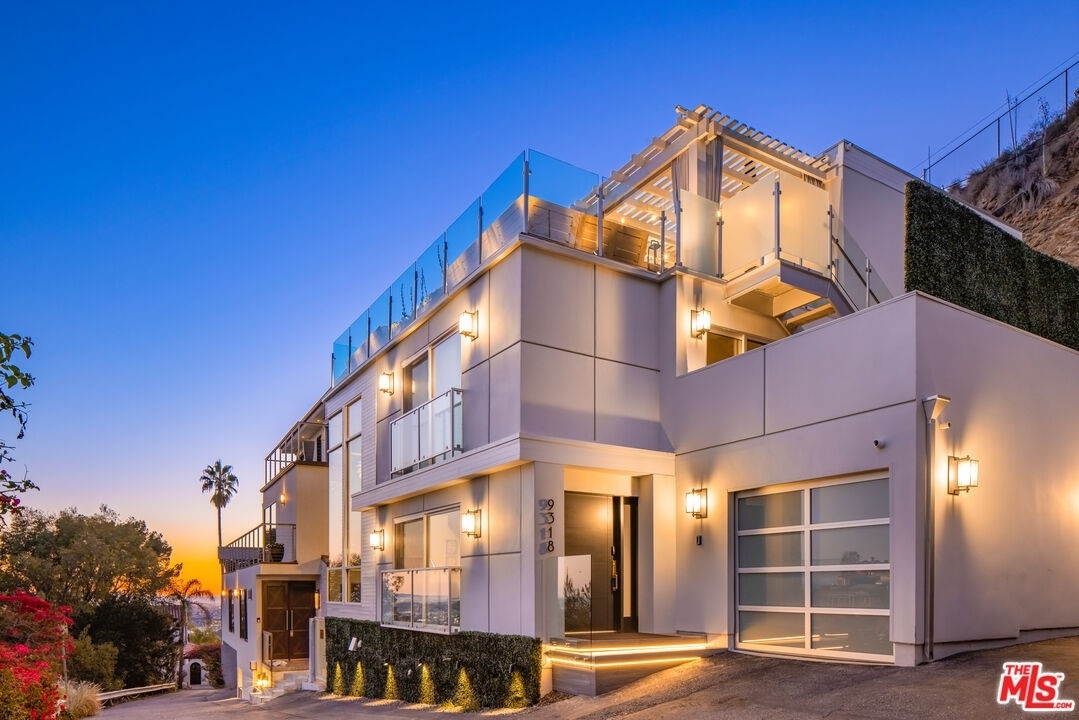 Property в West Los Angeles, Лос-Анджелес, CA 90069