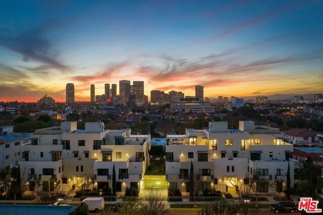 5. Condominiums at 321 Elm Drive , 120 Los Angeles