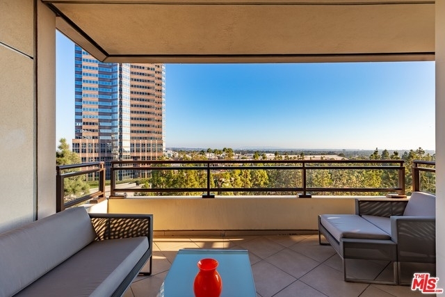 38. Condominiums at 1 W Century Dr, 6AB Los Angeles