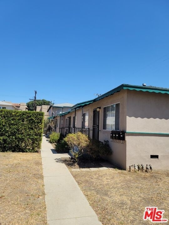 2. Multi Family Townhouse for Sale at Clarkdale, Culver City, CA 90232