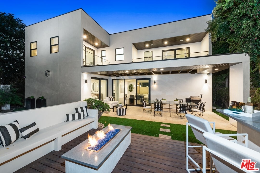 Single Family Home at Beverly Hills