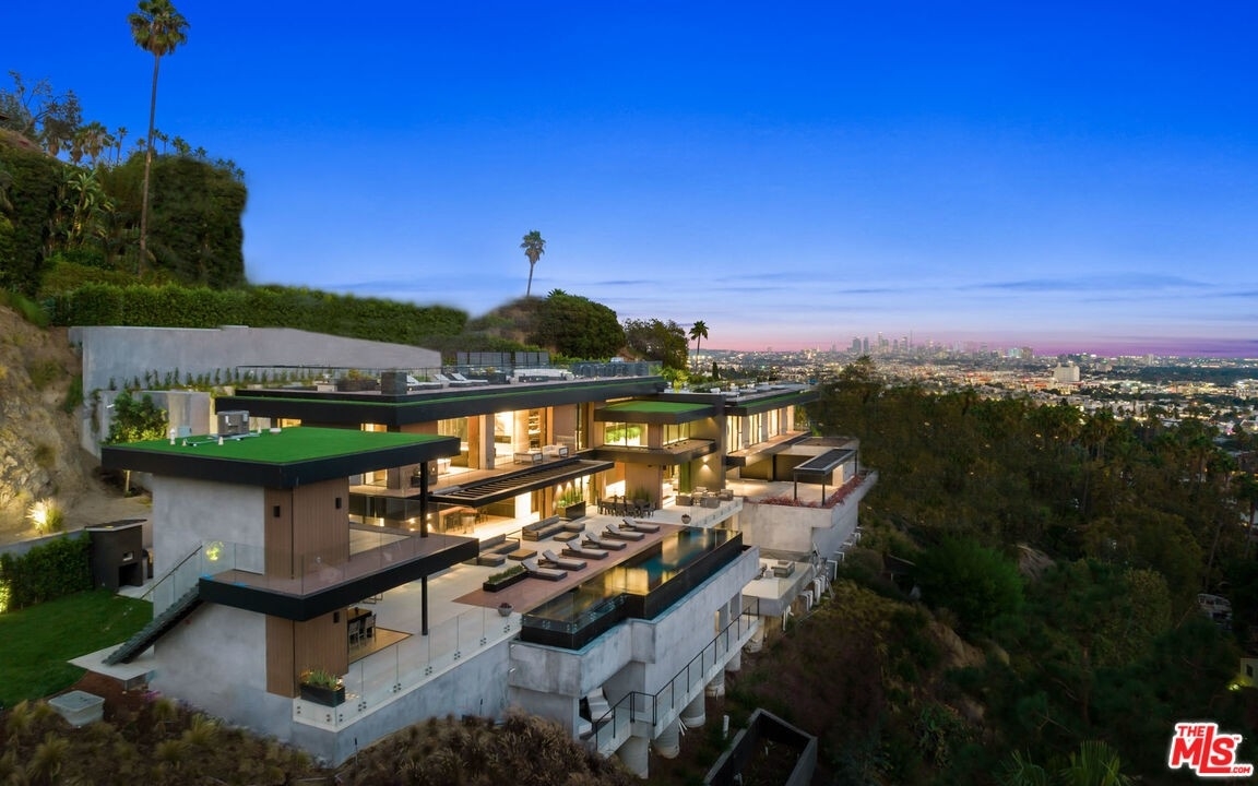 Дом на одну семью для того Продажа на Nichols Canyon, Лос-Анджелес, CA 90046