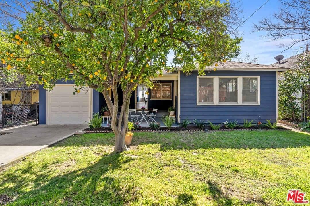 26. Single Family Homes for Sale at Altadena, CA 91001