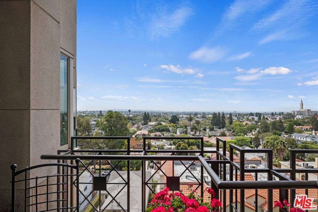 16. Condominiums for Sale at 10580 Wilshire Blvd, 7SW Westwood, Los Angeles, CA 90024