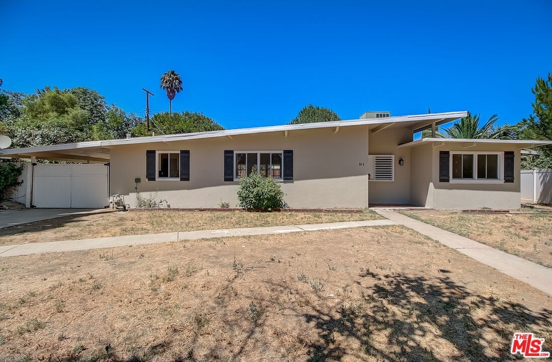 Single Family Home for Sale at Reseda, CA 91335