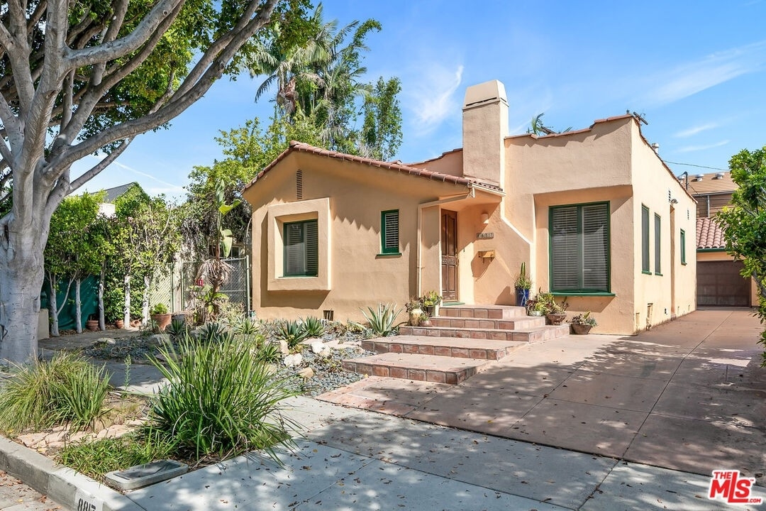 Single Family Home for Sale at West Hollywood, CA 90048