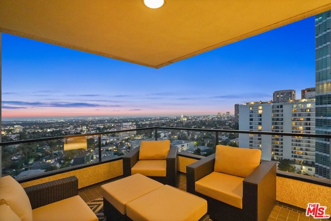 9. Condominiums for Sale at 10350 Wilshire Blvd, 1404 Westwood, Los Angeles, CA 90024