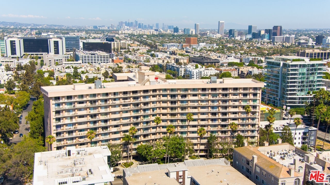 8. Condominiums at 100 S Doheny Dr, 421 Los Angeles