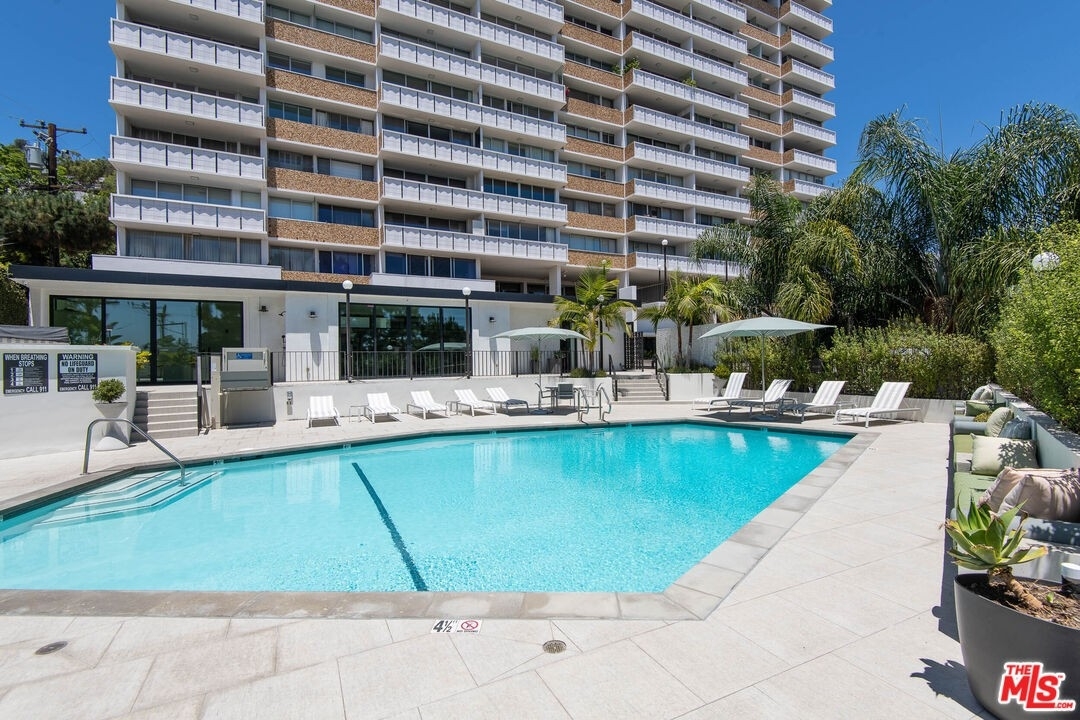 13. Condominiums for Sale at 8787 Shoreham Dr, 205 West Hollywood, CA 90069