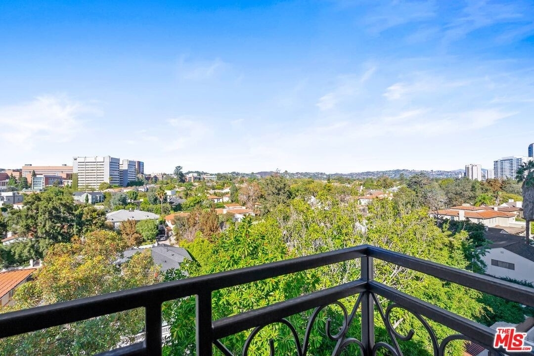 30. Condominiums for Sale at 10795 Wilshire Blvd, PH505 Westwood, Los Angeles, CA 90024