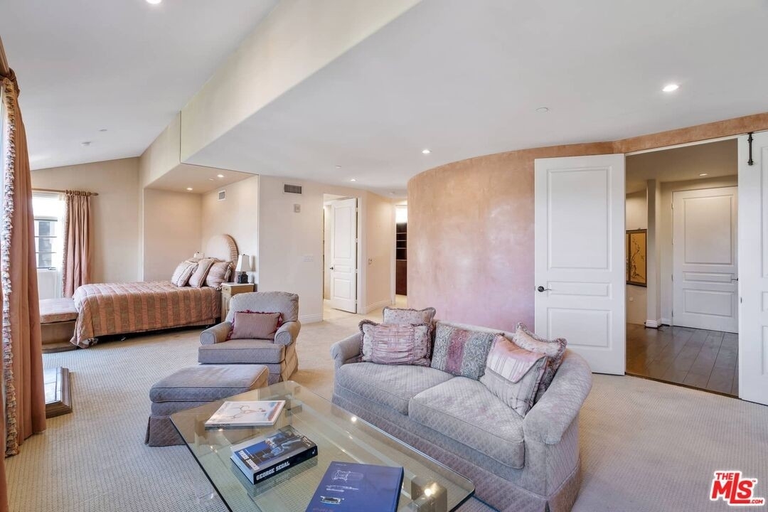 25. Condominiums for Sale at 10795 Wilshire Blvd, PH505 Westwood, Los Angeles, CA 90024