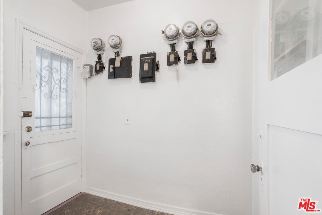 12. Multi Family Townhouse for Sale at Beverly Grove, Los Angeles, CA 90048