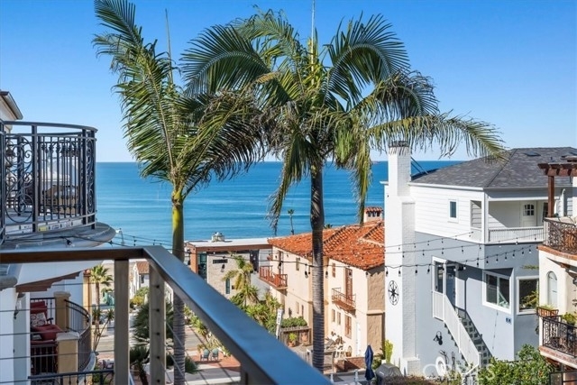 25. Single Family Homes for Sale at Sand Section, Manhattan Beach, CA 90266