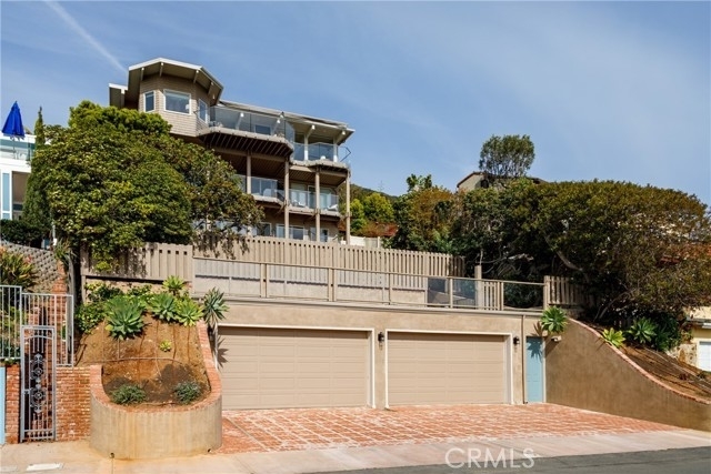 28. Single Family Homes for Sale at Coast Royal, Laguna Beach, CA 92651