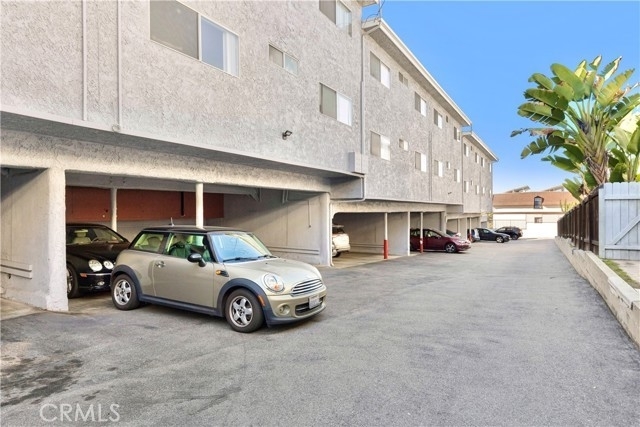 15. Multi Family Townhouse for Sale at Hermosa Beach, CA 90254