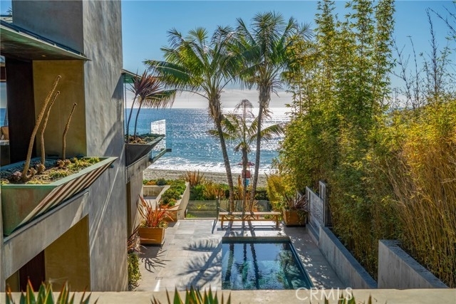 30. Single Family Homes for Sale at Victoria Beach, Laguna Beach, CA 92651