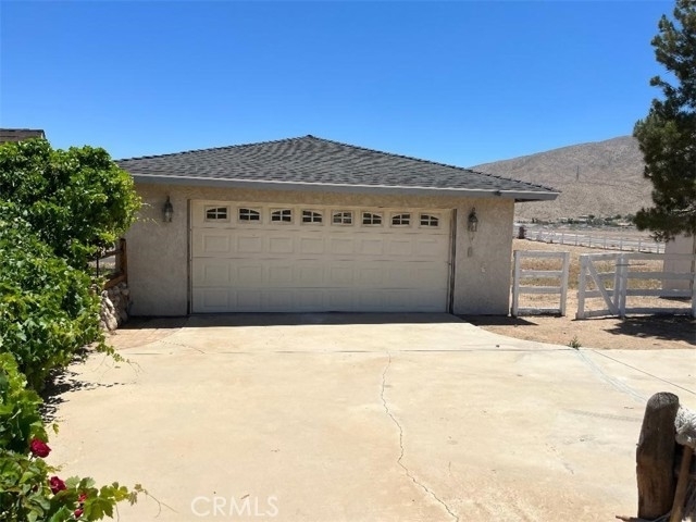 29. Single Family Homes for Sale at Apple Valley, CA 92308