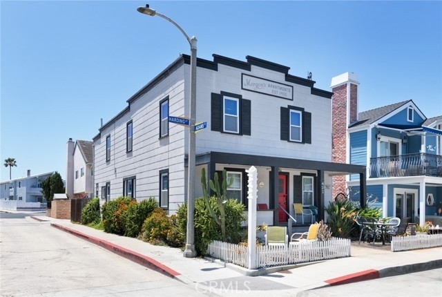 Single Family Home for Sale at Central Newport Beach, Newport Beach, CA 92661