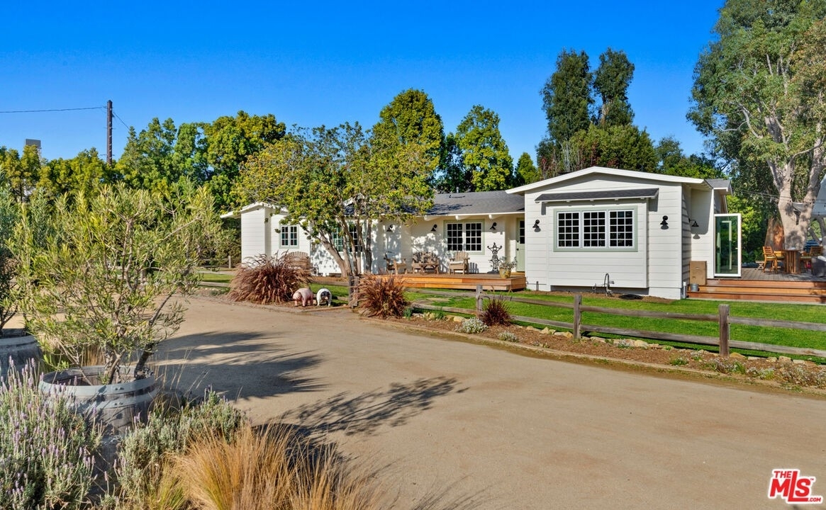 4. Single Family Homes for Sale at Central Malibu, Malibu, CA 90265