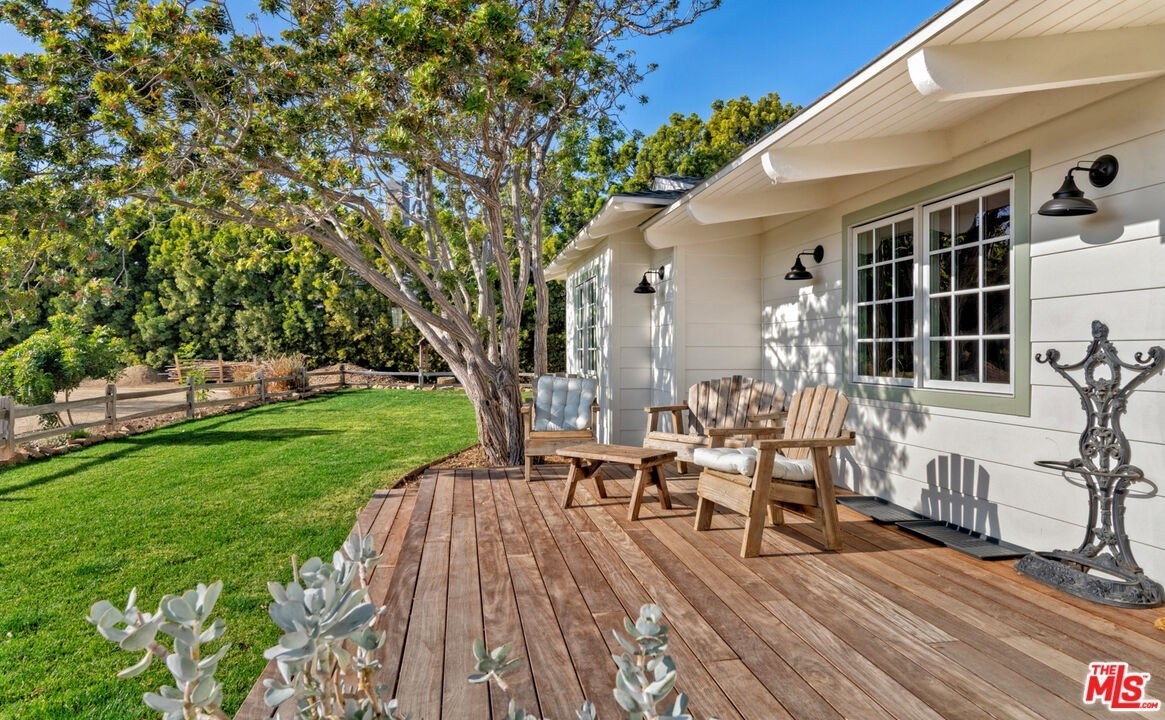5. Single Family Homes for Sale at Central Malibu, Malibu, CA 90265