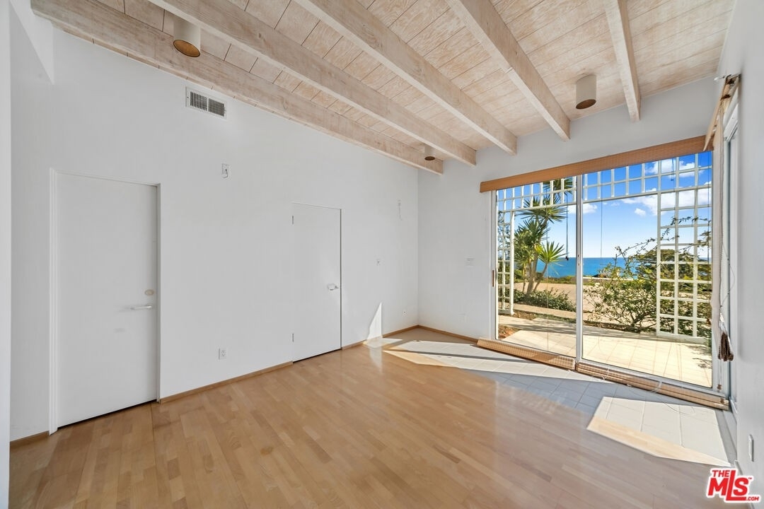 6. Single Family Homes for Sale at Point Dume, Malibu, CA 90265